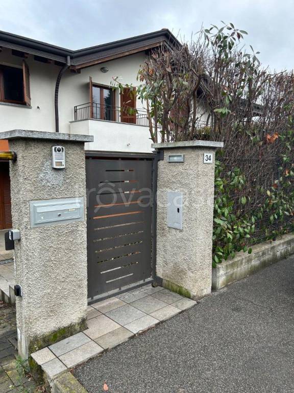 casa indipendente in vendita a Lomazzo