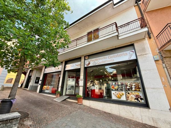 negozio in vendita a Lomazzo