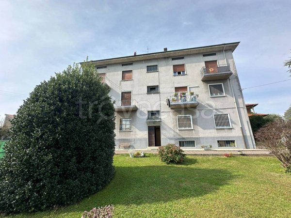 appartamento in vendita a Lomazzo in zona Manera