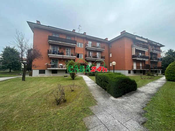 appartamento in vendita a Lomazzo in zona Manera