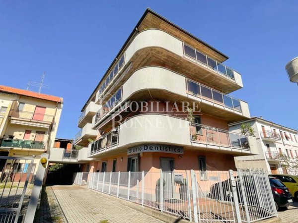 appartamento in vendita a Lomazzo in zona Manera