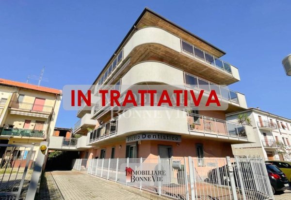 appartamento in vendita a Lomazzo in zona Manera