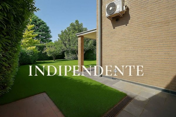 casa indipendente in vendita a Lomazzo