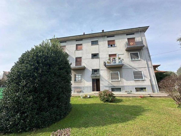 appartamento in vendita a Lomazzo in zona Manera