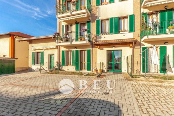 appartamento in vendita a Lomazzo in zona Manera