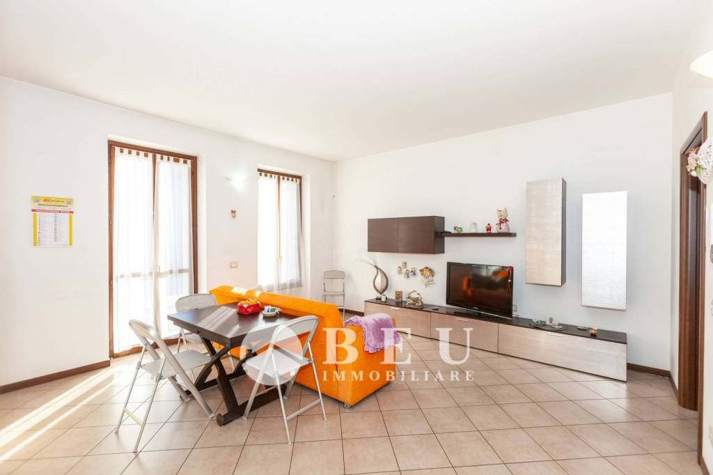 appartamento in vendita a Lomazzo in zona Manera