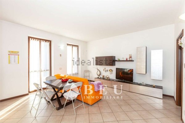 appartamento in vendita a Lomazzo in zona Manera