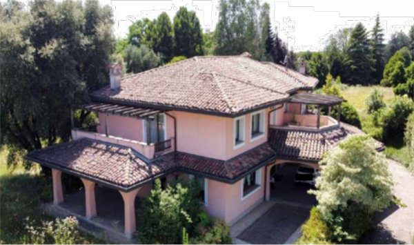 casa indipendente in vendita a Lomazzo