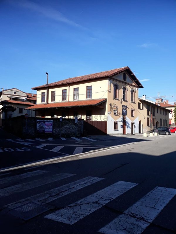 negozio in vendita a Lomazzo