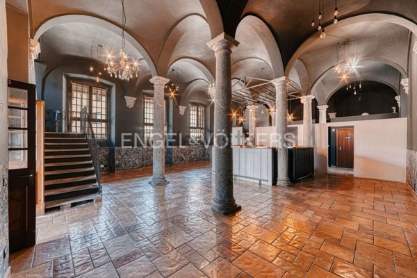 locale commerciale in vendita a Lomazzo