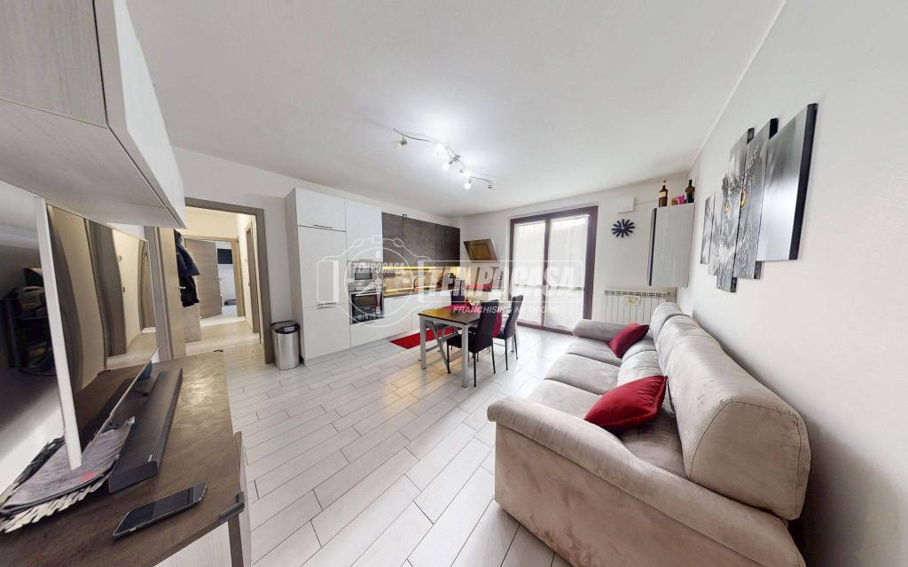 appartamento in vendita a Lomazzo in zona Manera