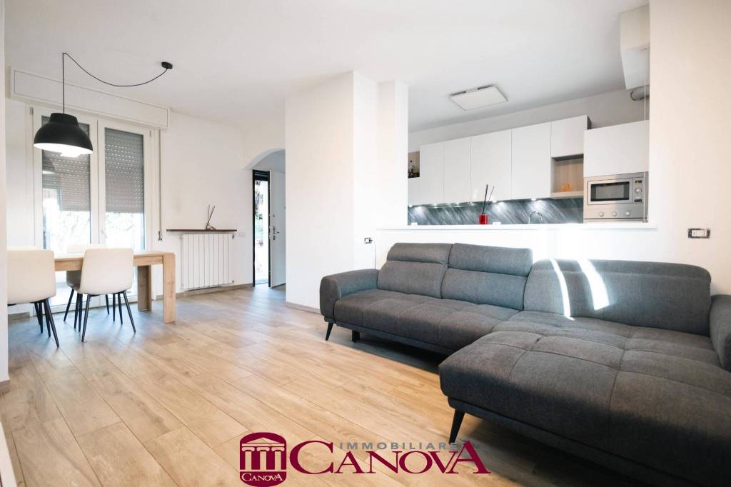 casa indipendente in vendita a Lomazzo in zona Manera