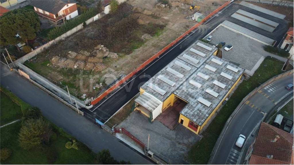 negozio in vendita a Lomazzo