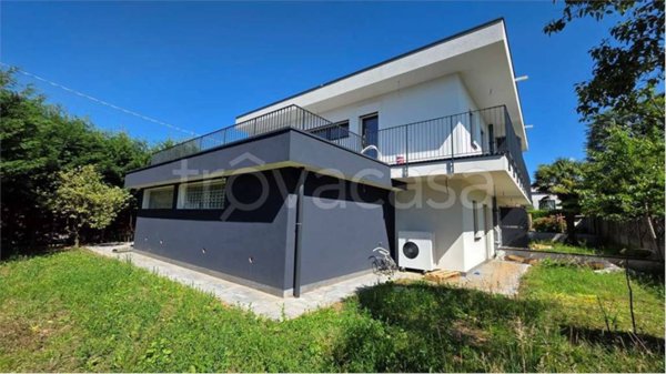 casa indipendente in vendita a Lomazzo