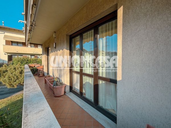 appartamento in vendita a Lomazzo in zona Manera