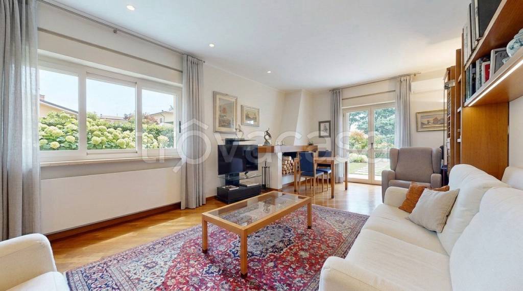 casa indipendente in vendita a Lomazzo