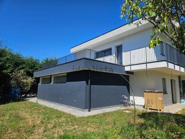 casa indipendente in vendita a Lomazzo