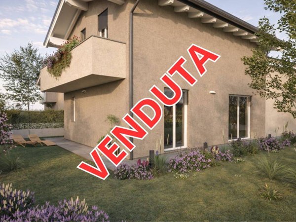 casa indipendente in vendita a Lomazzo