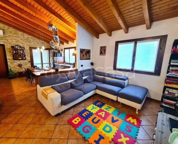 appartamento in vendita a Lomazzo in zona Manera