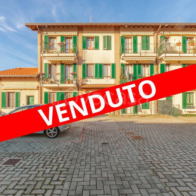 appartamento in vendita a Lomazzo in zona Manera