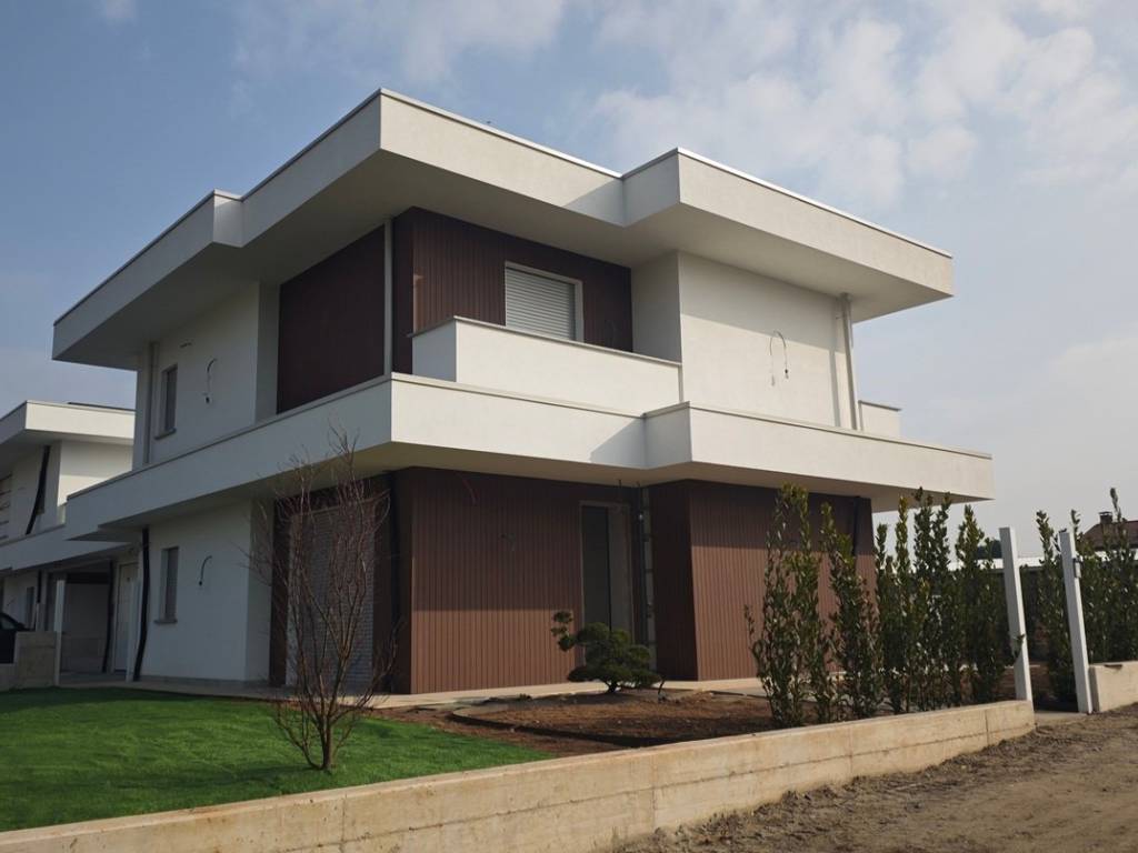 casa indipendente in vendita a Lomazzo