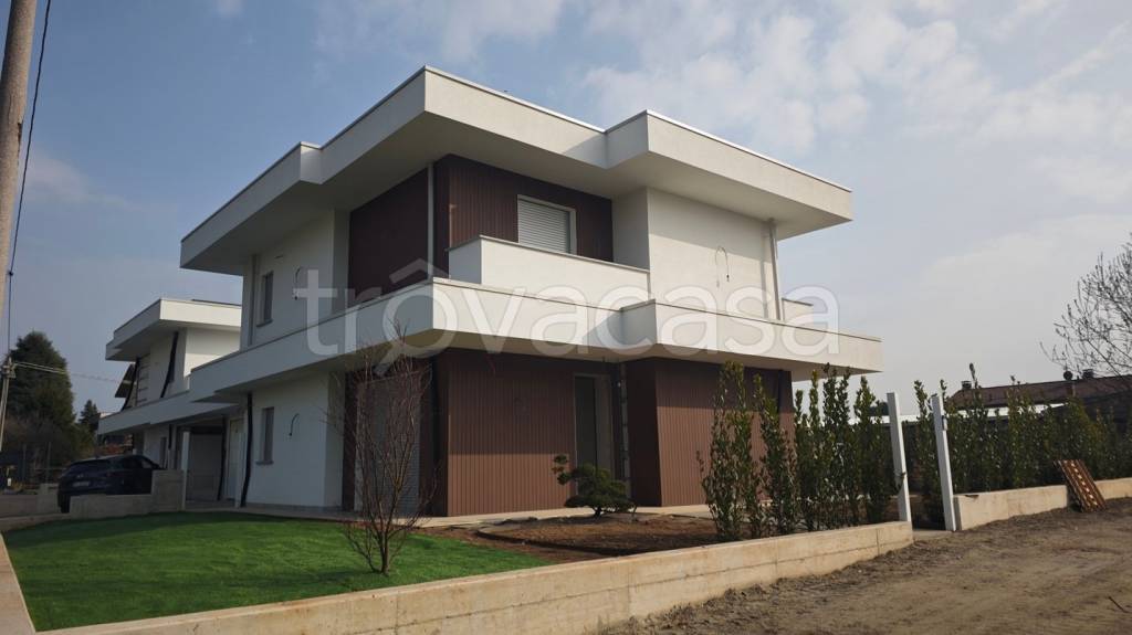 casa indipendente in vendita a Lomazzo