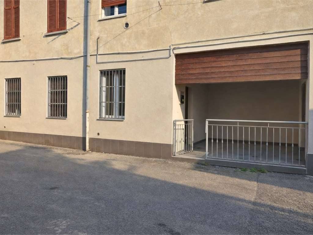 appartamento in vendita a Lomazzo in zona Manera