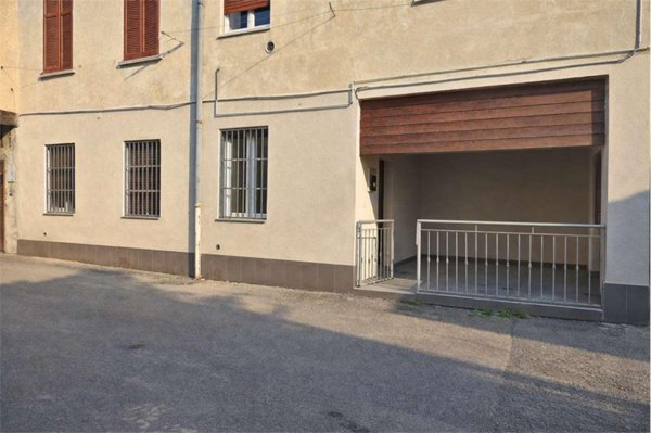 appartamento in vendita a Lomazzo in zona Manera