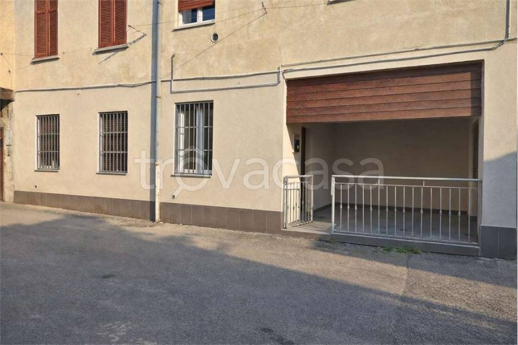 appartamento in vendita a Lomazzo in zona Manera