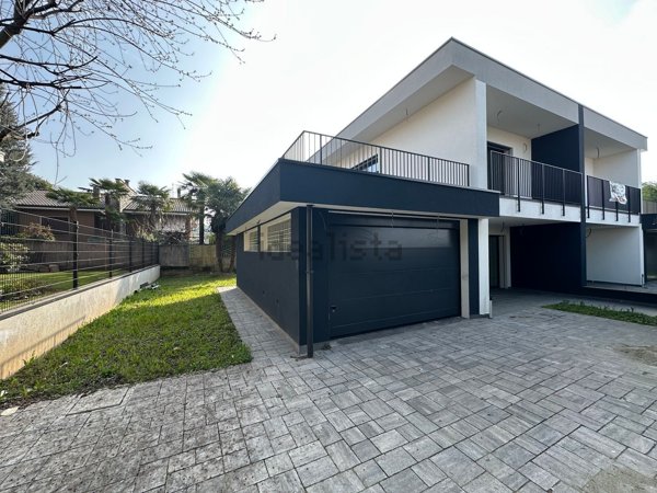 casa indipendente in vendita a Lomazzo