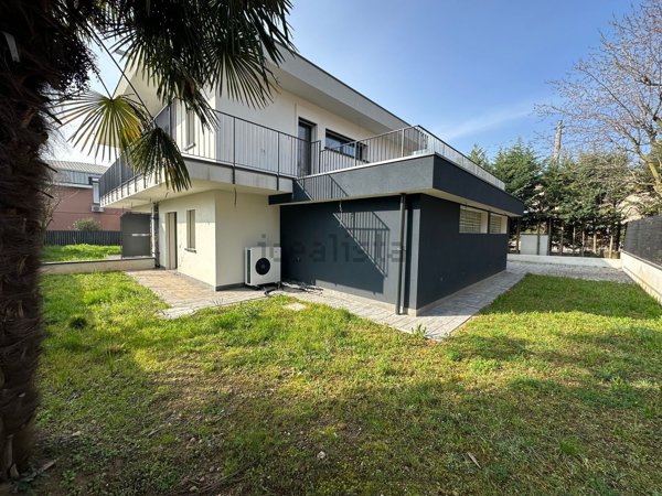 casa indipendente in vendita a Lomazzo