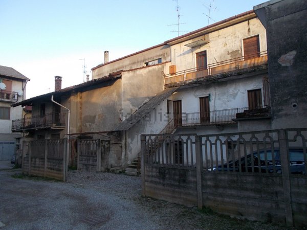 intera palazzina in vendita a Lomazzo in zona Manera