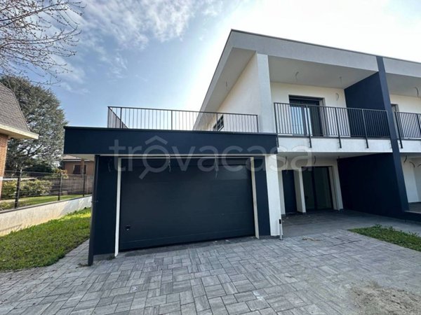 casa indipendente in vendita a Lomazzo