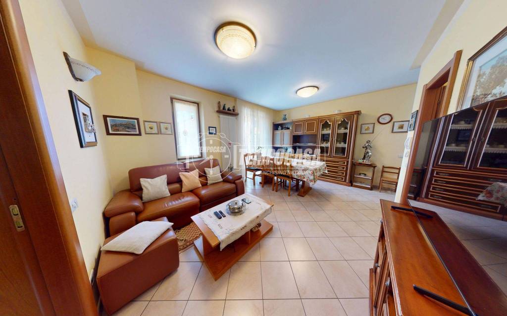 appartamento in vendita a Lomazzo in zona Manera