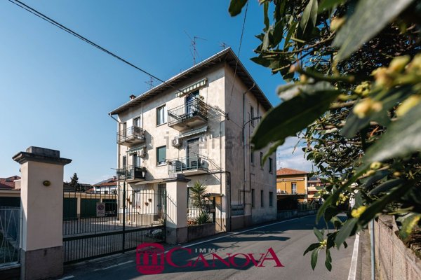 appartamento in vendita a Lomazzo in zona Manera