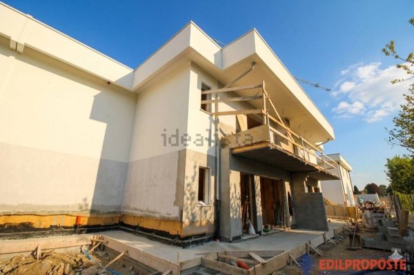 casa indipendente in vendita a Lomazzo