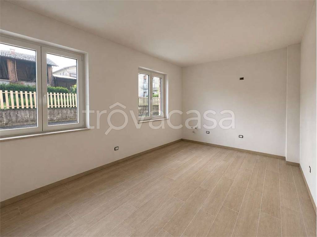 appartamento in vendita a Lomazzo in zona Manera