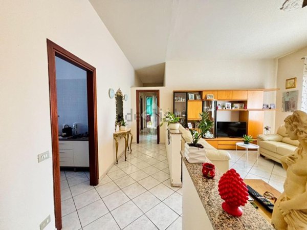 appartamento in vendita a Lomazzo in zona Manera