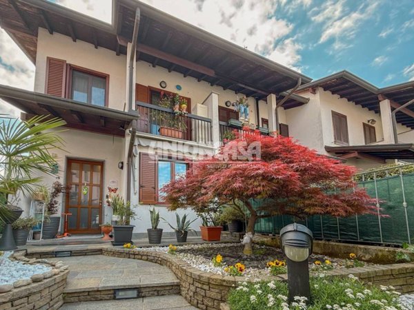 casa indipendente in vendita a Lomazzo in zona Manera