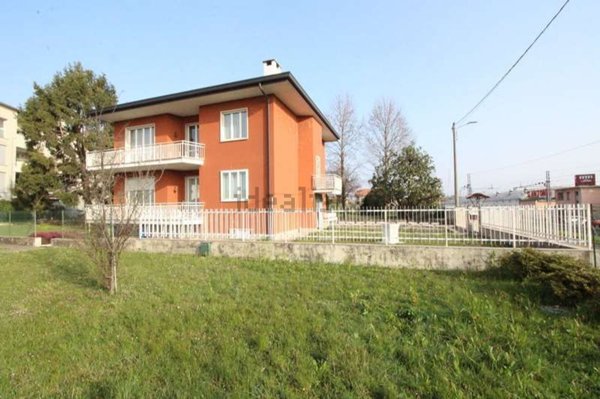 casa indipendente in vendita a Lomazzo