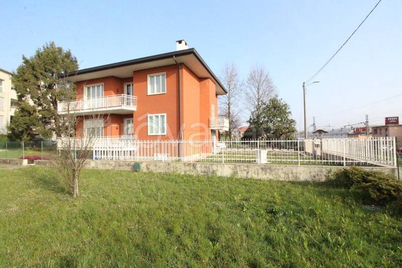 casa indipendente in vendita a Lomazzo
