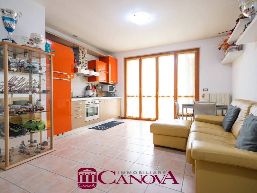 appartamento in vendita a Lomazzo in zona Manera