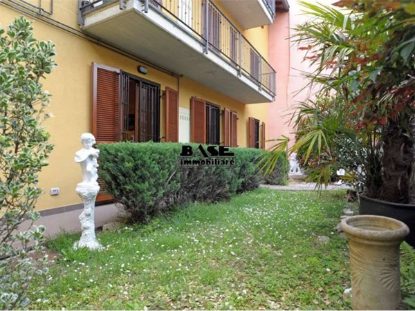 appartamento in vendita a Lomazzo in zona Manera
