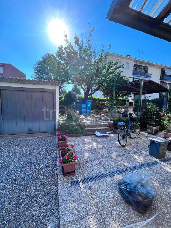 casa indipendente in vendita a Lomazzo
