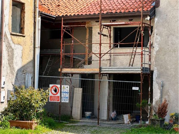 appartamento in vendita a Lomazzo in zona Manera