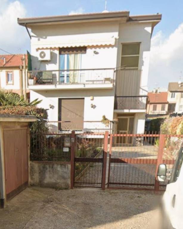 appartamento in vendita a Lomazzo in zona Manera