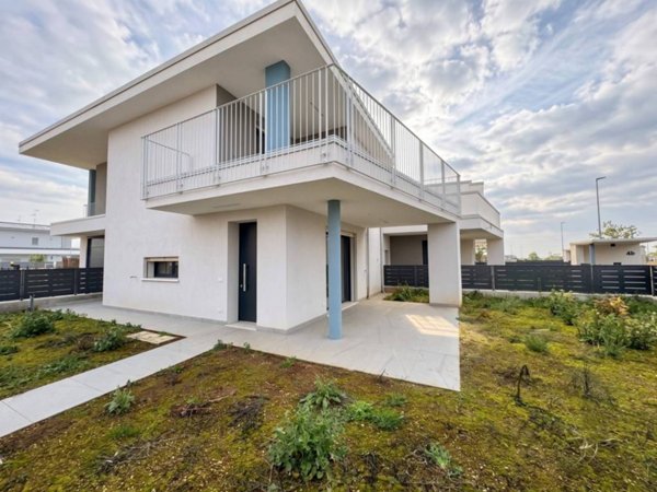 casa indipendente in vendita a Lomazzo