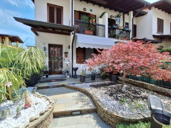 casa indipendente in vendita a Lomazzo in zona Manera