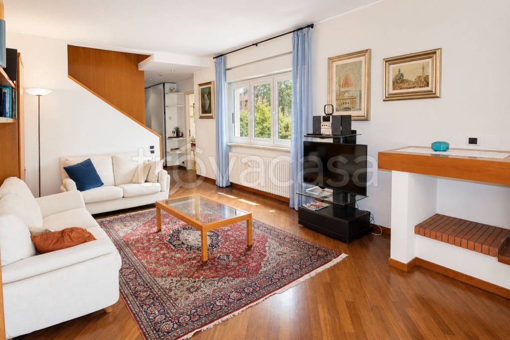 casa indipendente in vendita a Lomazzo