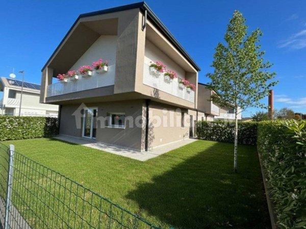 casa indipendente in vendita a Lomazzo